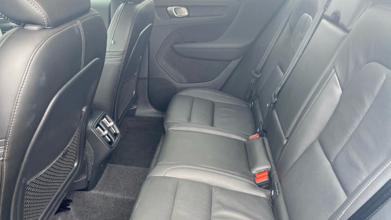 Volvo XC40 2.0 B4P Ultra Dark 5dr Auto Petrol Estate